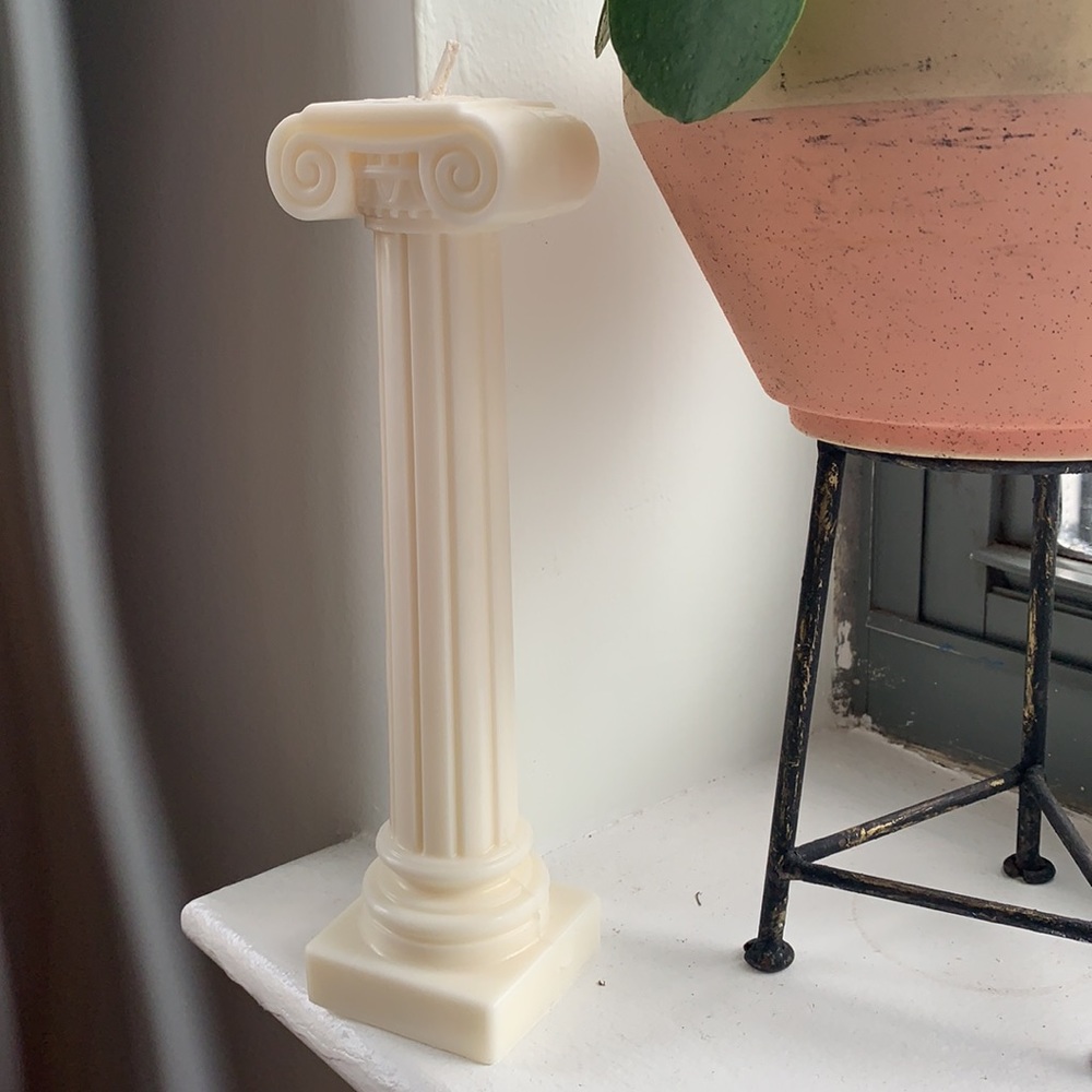 Roman Column Soy Candle - Picture 3 of 6